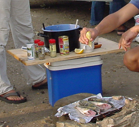 Campingleben: Tischersatz auf Kühöbox