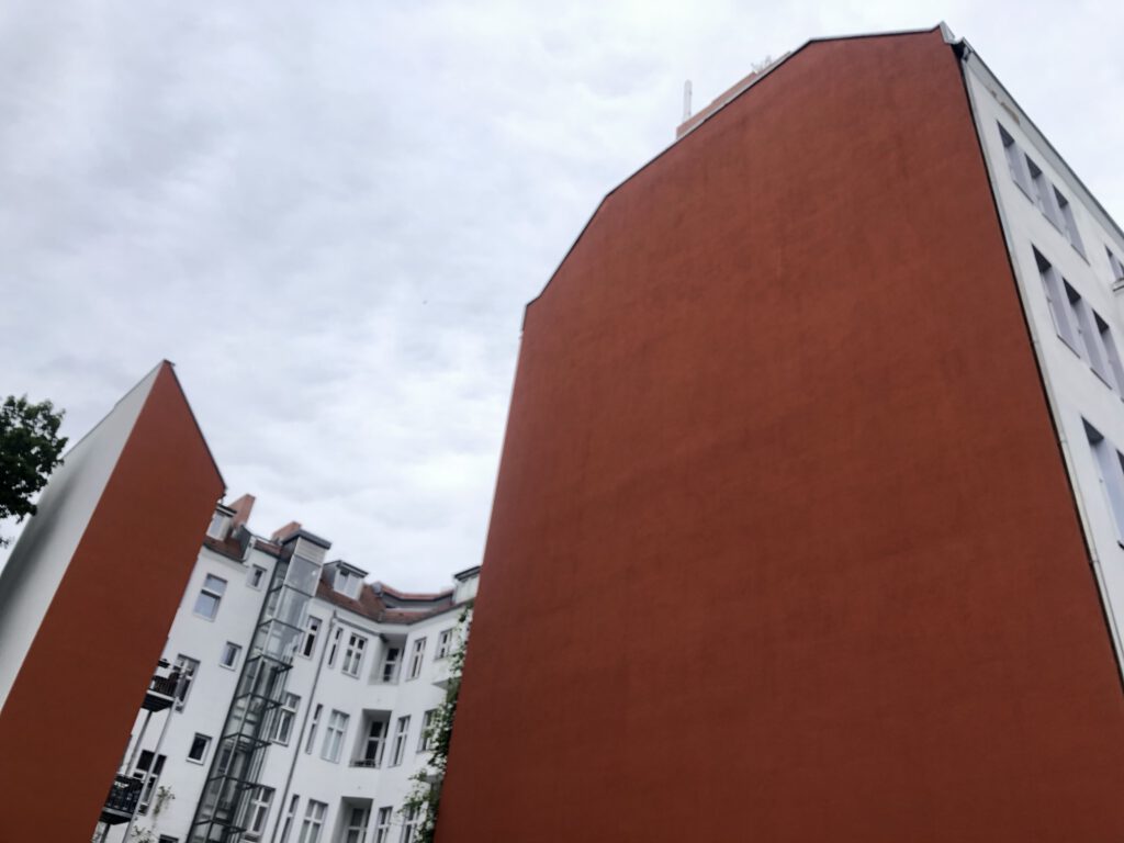 Rote Wand Brandmauer in Berlin Charlottenburg