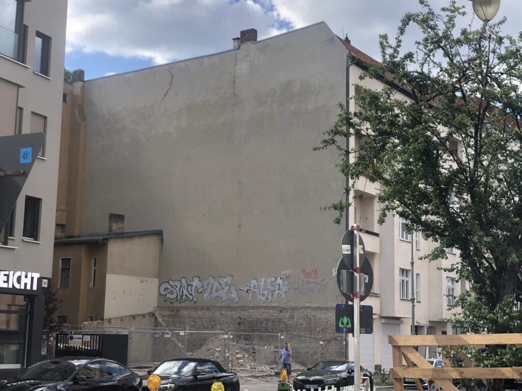 brandmauer in Berlin