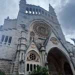 Front der Kathedrale in Soller